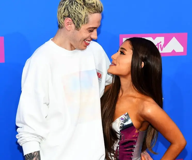 Ariana-Grande-Goes-2018-MTV-VMAs-Without-Ponytail (1)