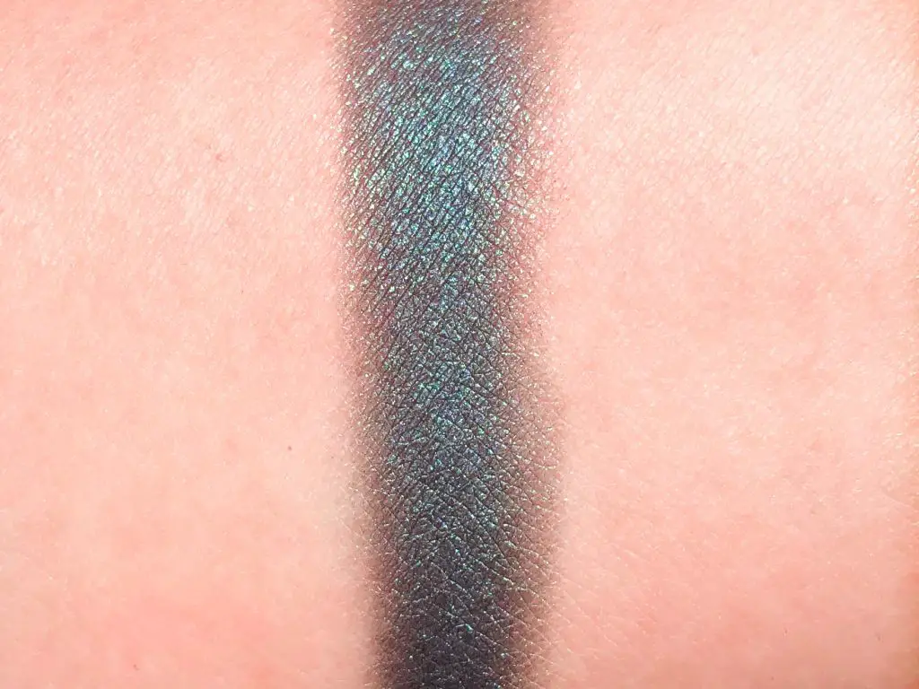 L'Oreal Color Queen Oil Eyeshadow Iconic Swatch 