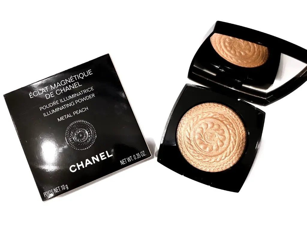 Chanel Metallic Peach Éclat Magnétique De Chanel Illuminating Powder | Review